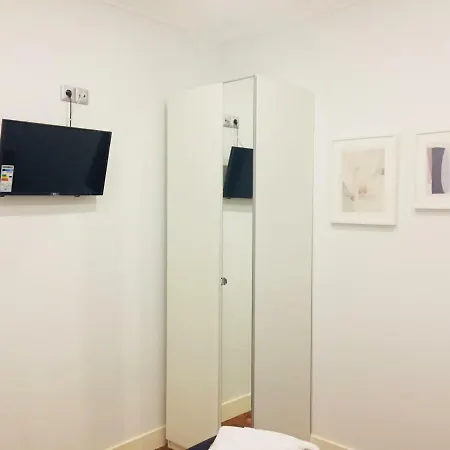 Rua Luciano Cordeiro Bhuiyan Family Host