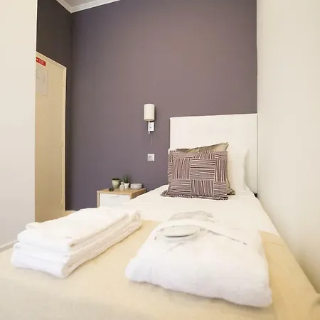 Rua Luciano Cordeiro Bhuiyan Family Host *