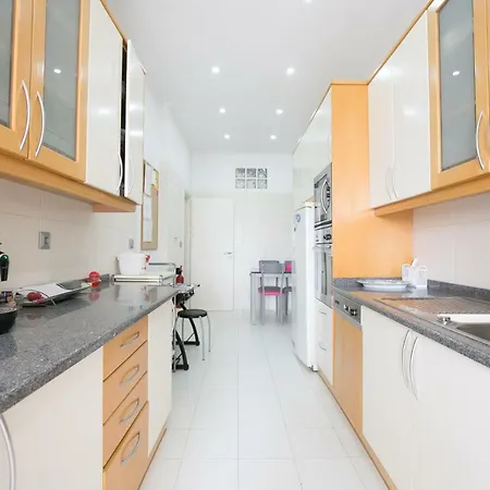 Accommodatie bij particulieren Rua Luciano Cordeiro Bhuiyan Family Host Lissabon