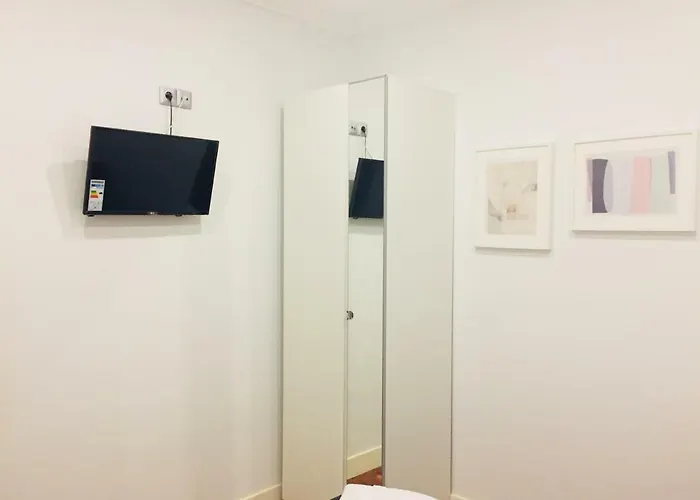 Rua Luciano Cordeiro Bhuiyan Family Host