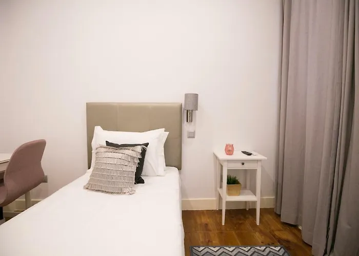 Rua Luciano Cordeiro Bhuiyan Family Host *