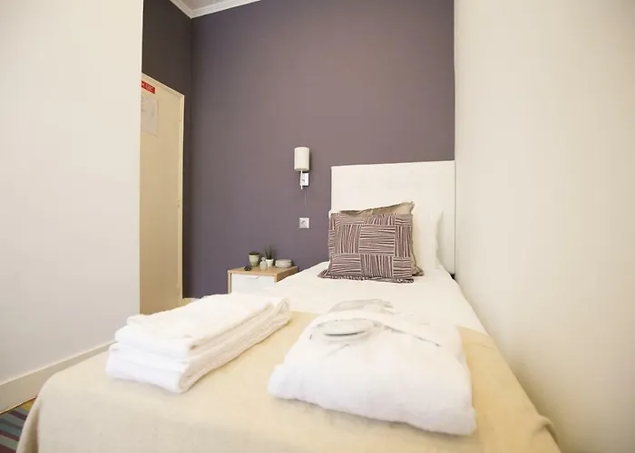 Rua Luciano Cordeiro Bhuiyan Family Host *