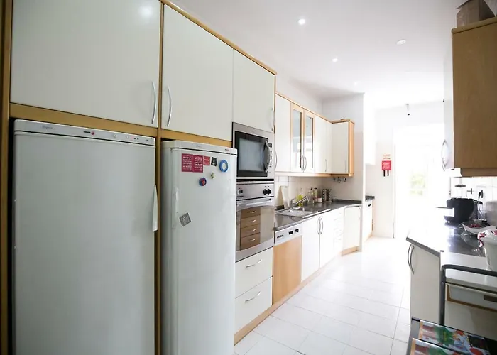 Rua Luciano Cordeiro Bhuiyan Family Host