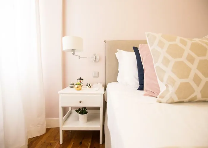 Rua Luciano Cordeiro Bhuiyan Family Host