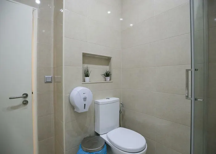 Rua Luciano Cordeiro Bhuiyan Family Host *