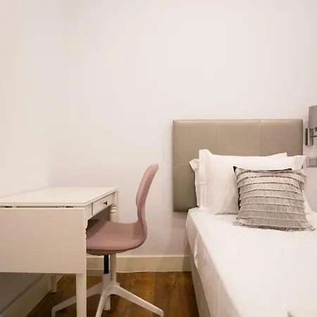 Rua Luciano Cordeiro Bhuiyan Family Host